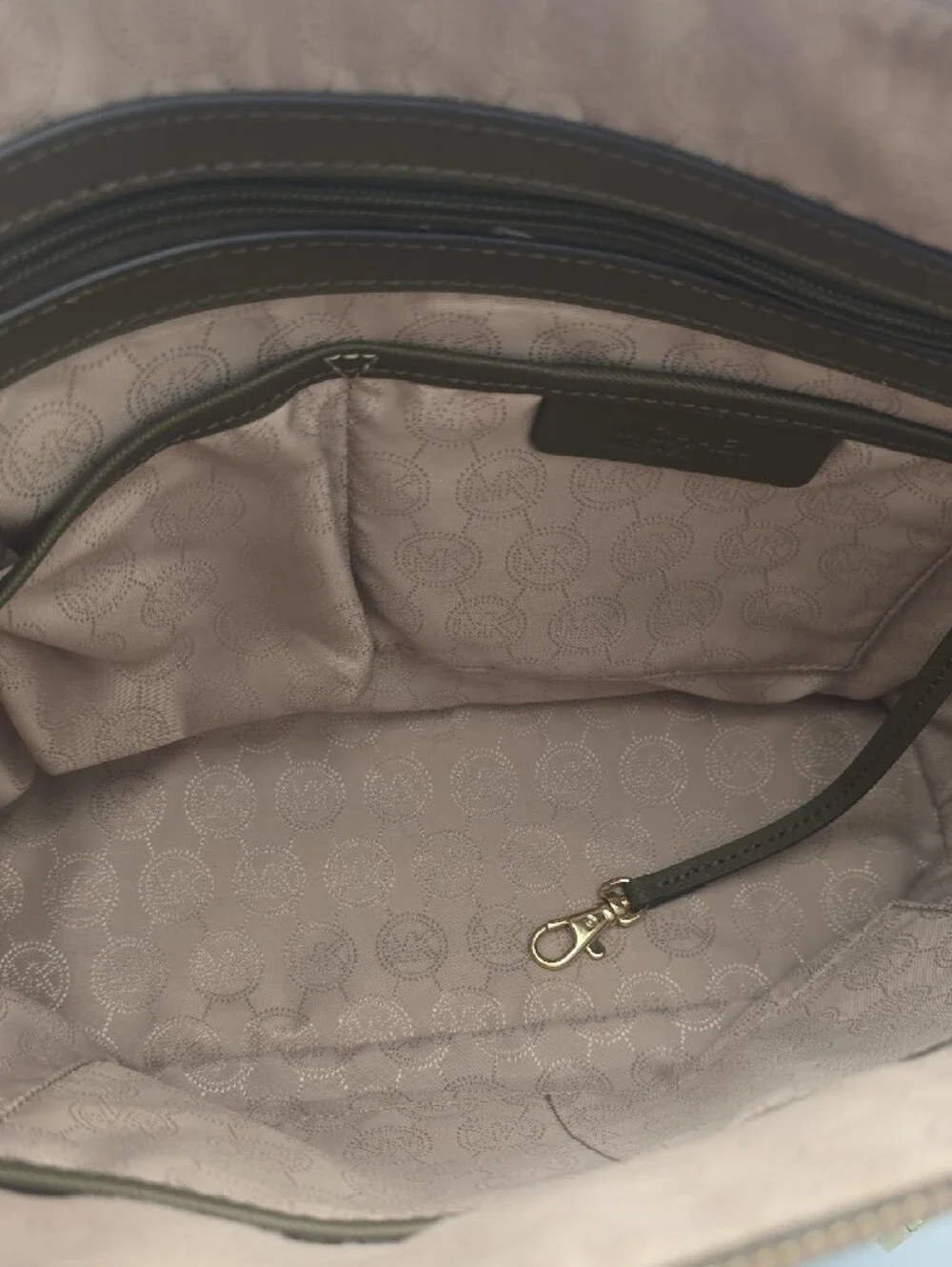 Michael Kors Olive Green Jet Set Saffiano Med Tote Gold Hardware (EUC)✨️🫒✨️